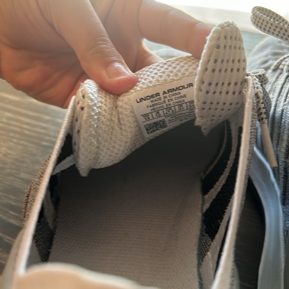 Under Armour Running Shoes - Picture 4 of 6